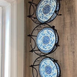 Temptations Old World Blue Set of 3 Round Tempered Glass Trivets & Wire Baskets